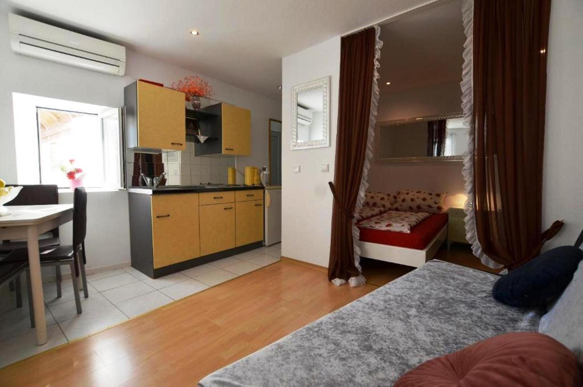 Excelsior Apartments Ровинь Экстерьер фото