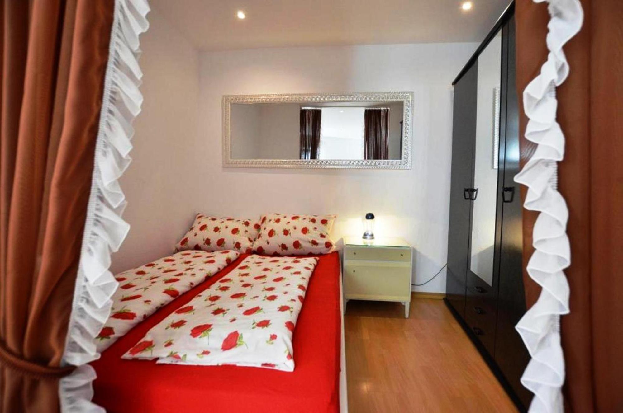 Excelsior Apartments Ровинь Экстерьер фото