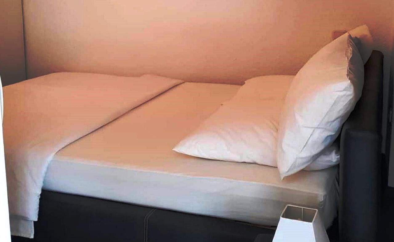 Excelsior Apartments Ровинь Экстерьер фото
